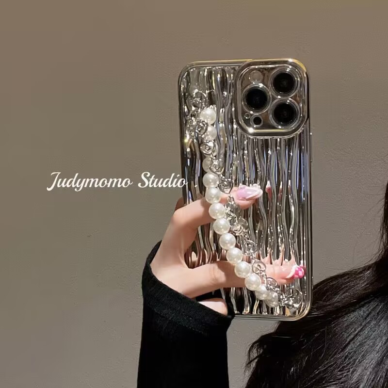 银色水波纹珍珠腕带链条适用苹果17Pro手机壳全包iPhone16Promax