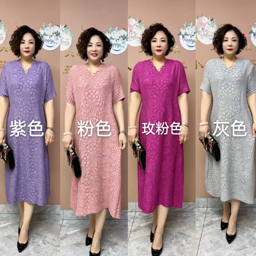 新款时尚压花褶皱高档休闲时尚大码连衣裙显瘦气质夏季洋气百搭