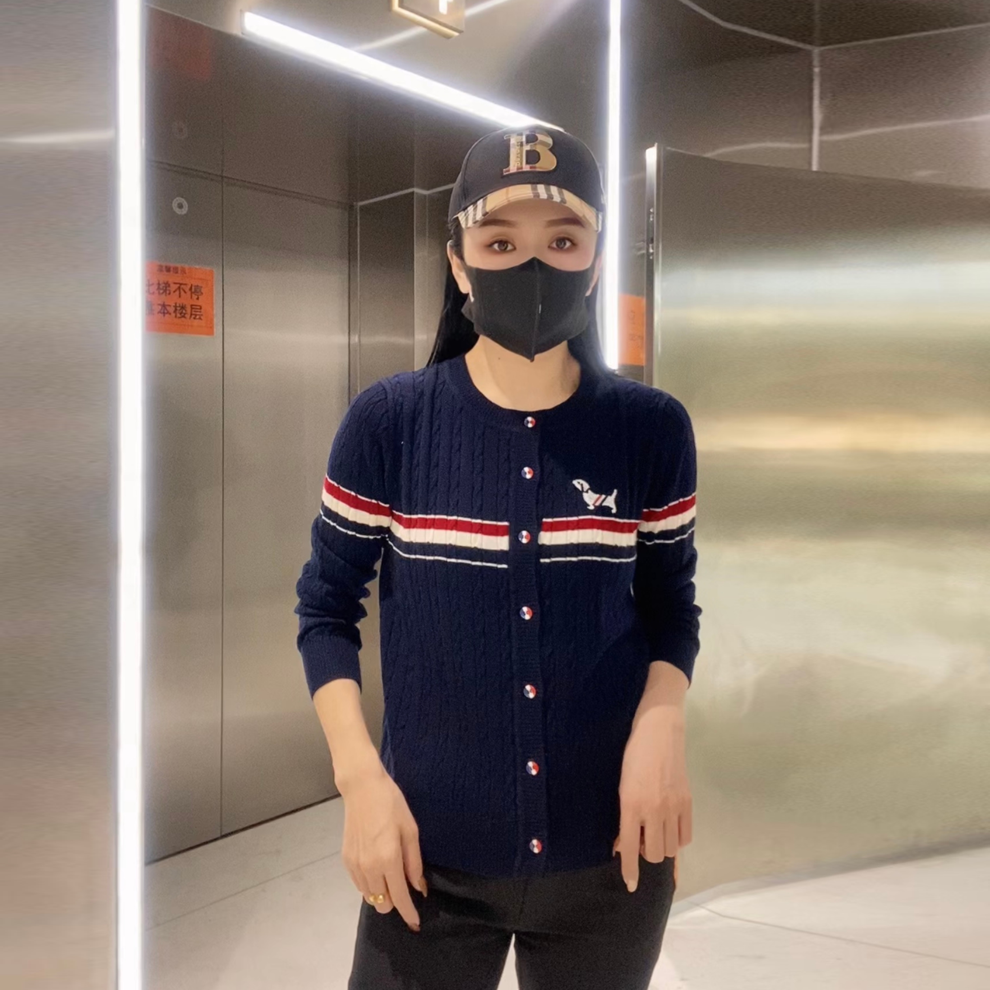 新款上衣女装小狗刺绣百搭圆领长袖时尚毛衣女秋冬条纹针织衫外穿