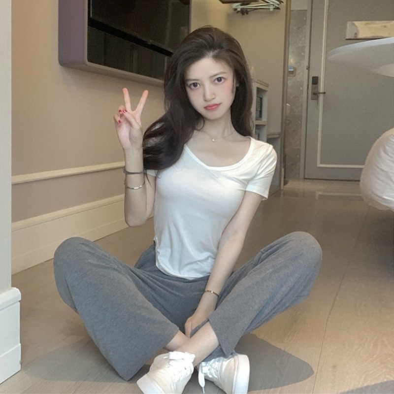 白色小心机露锁骨短袖t恤女面膜垂感修身设计感质感显瘦上衣ins