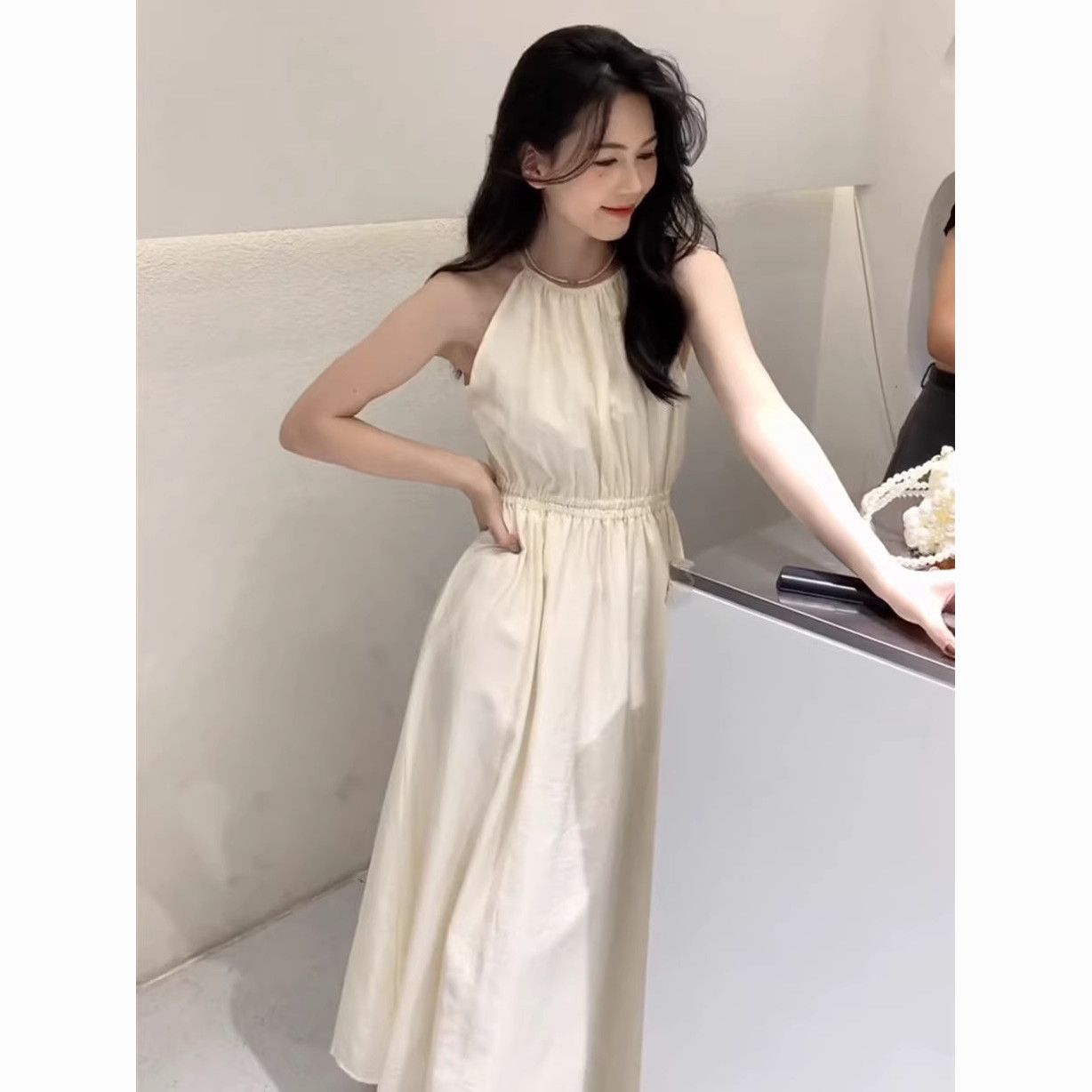 法式挂脖吊带连衣裙女夏季白色名媛风露背高级设计感背心气质长裙