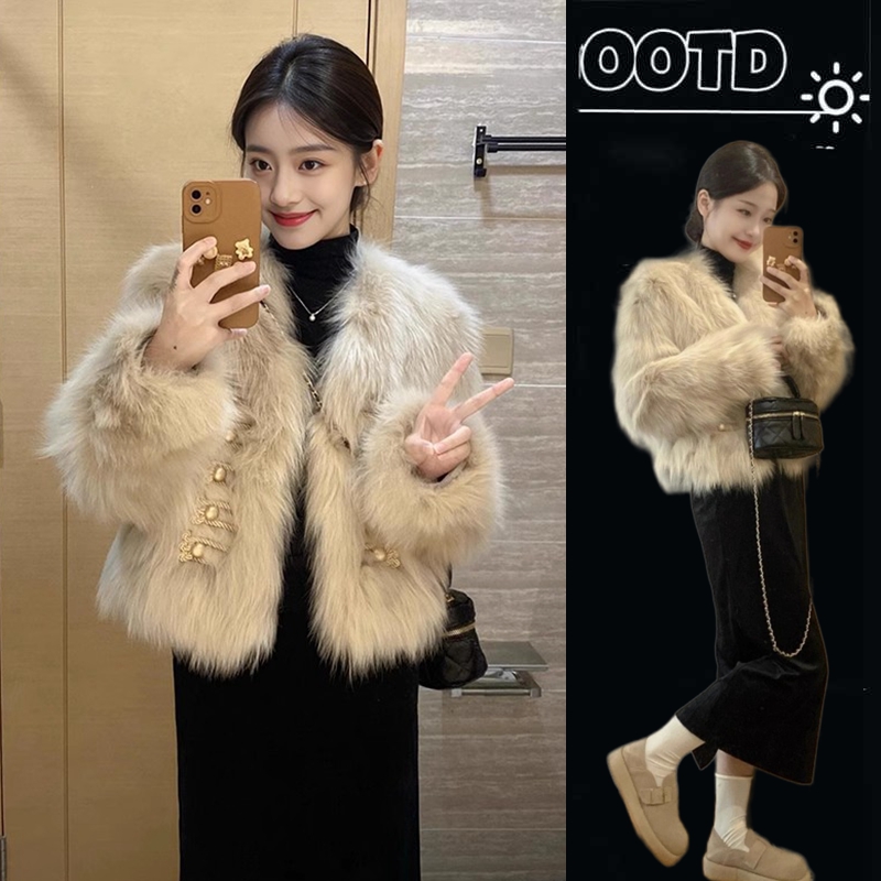 2025秋冬新款女裝富家千金高级感气质名媛小香风白色短款毛毛外套