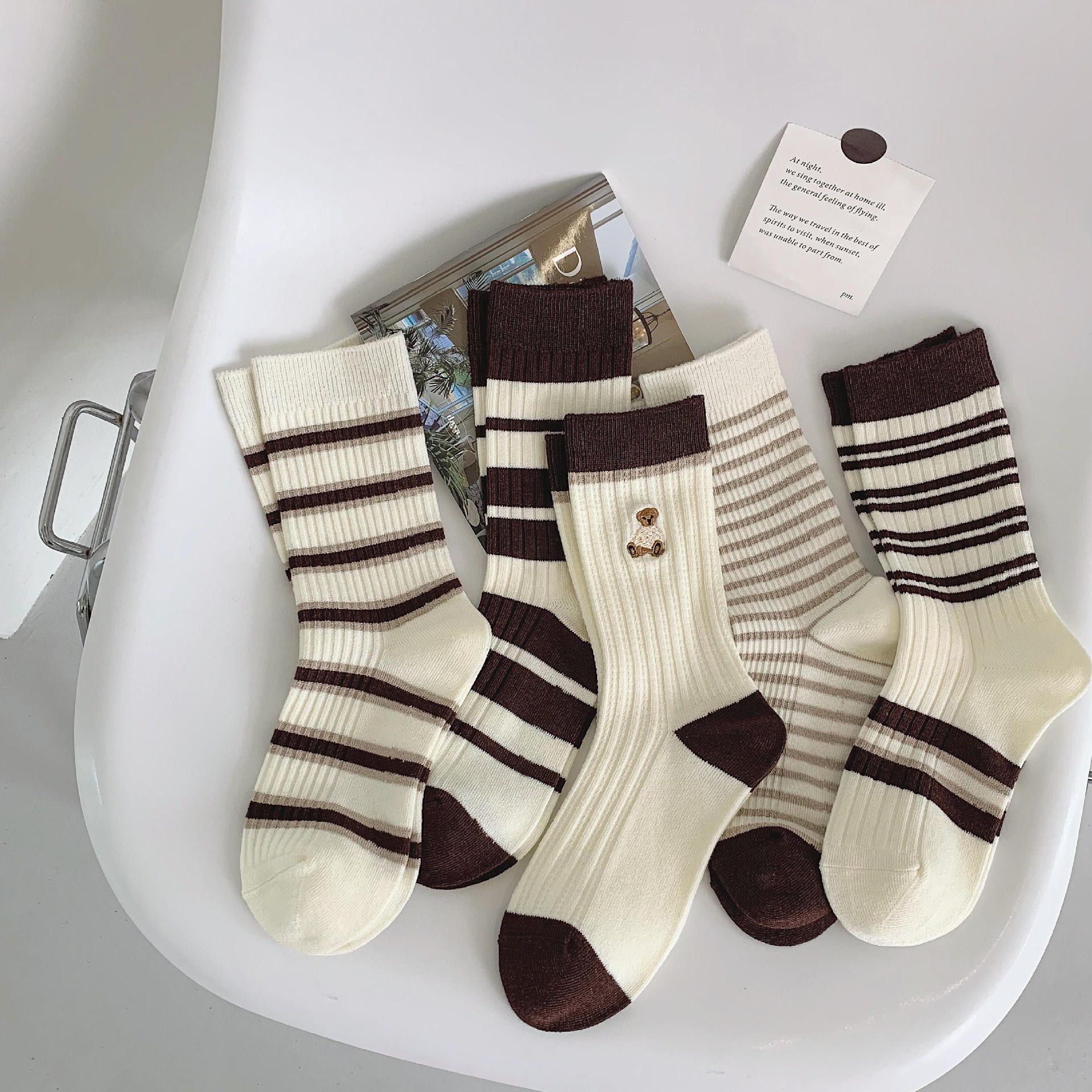 诸暨袜子女款中筒袜秋冬新款春秋纯棉潮加厚咖色长筒长袜条纹冬季