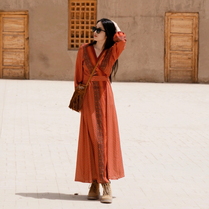 新疆西北旅行拍照红色一片式裹身连衣裙沙漠去新疆必买的5件衣服