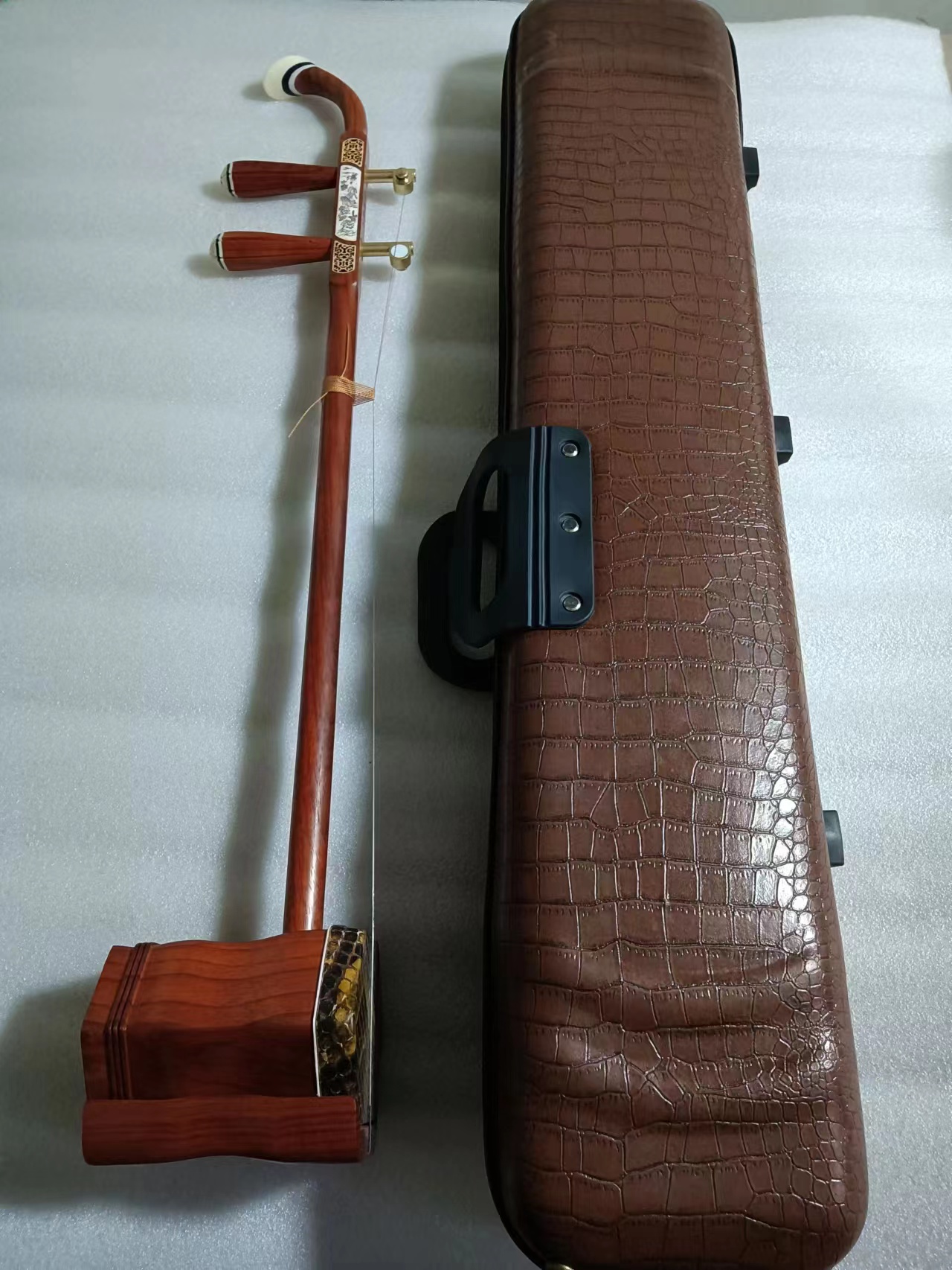 进口老料红木二胡，骨雕铜轴二胡。全套豪华配件《粉丝福利》