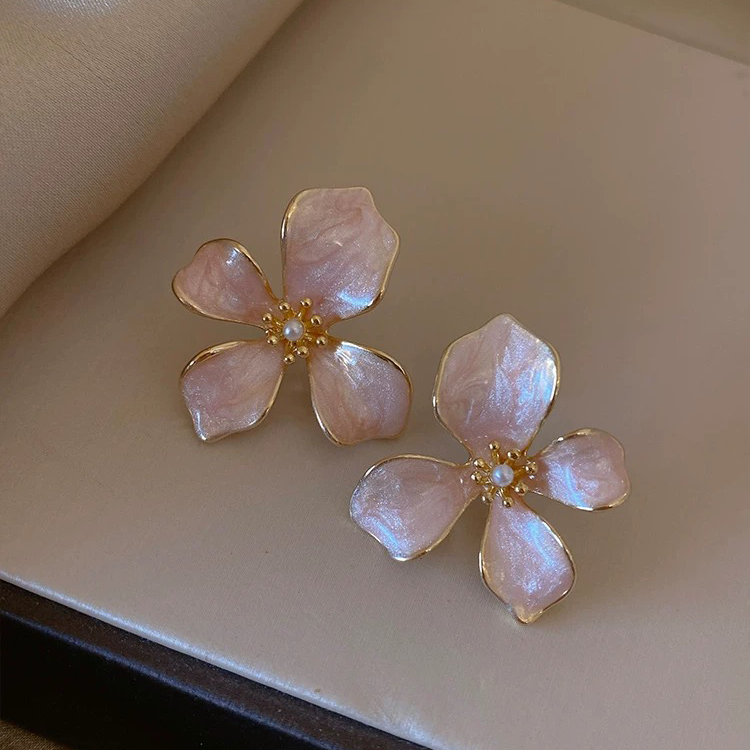 铜合金耳饰 法式超仙珠光花朵滴油耳钉紫色四叶花高级感优雅耳环