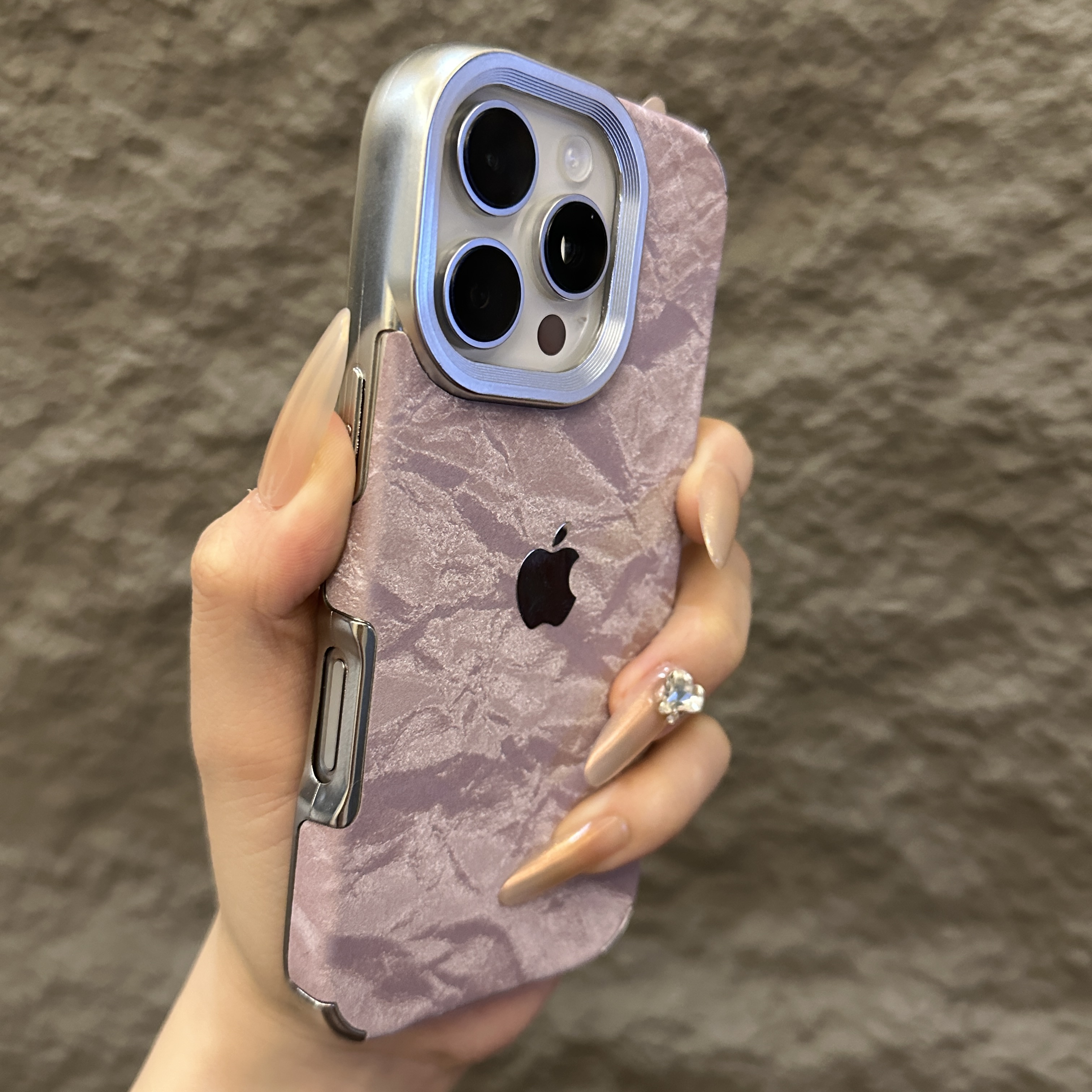 电镀绒布雪山纹适用iPhone17promax苹果15手机壳14简约款13创意12