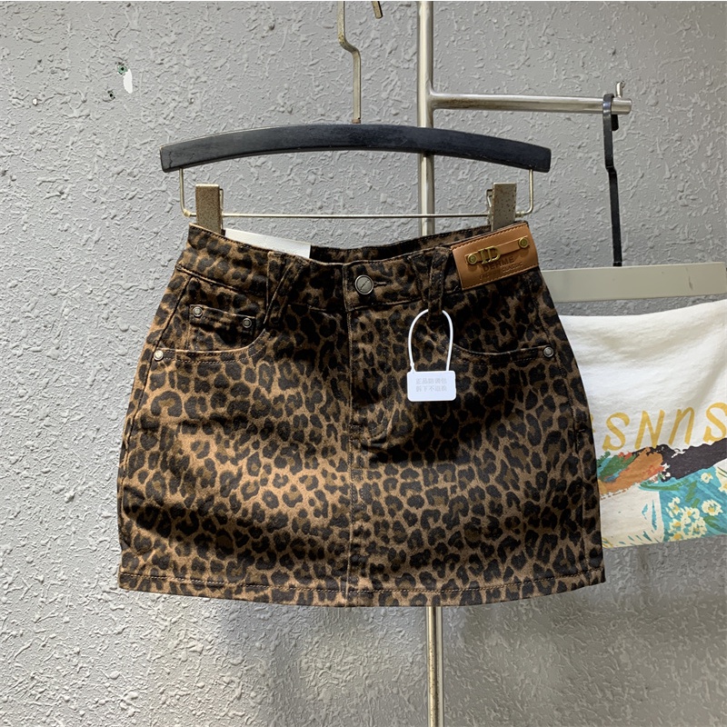高级感时尚气质百搭女士豹纹牛仔短裙2024秋冬新款高腰辣妹风短裙