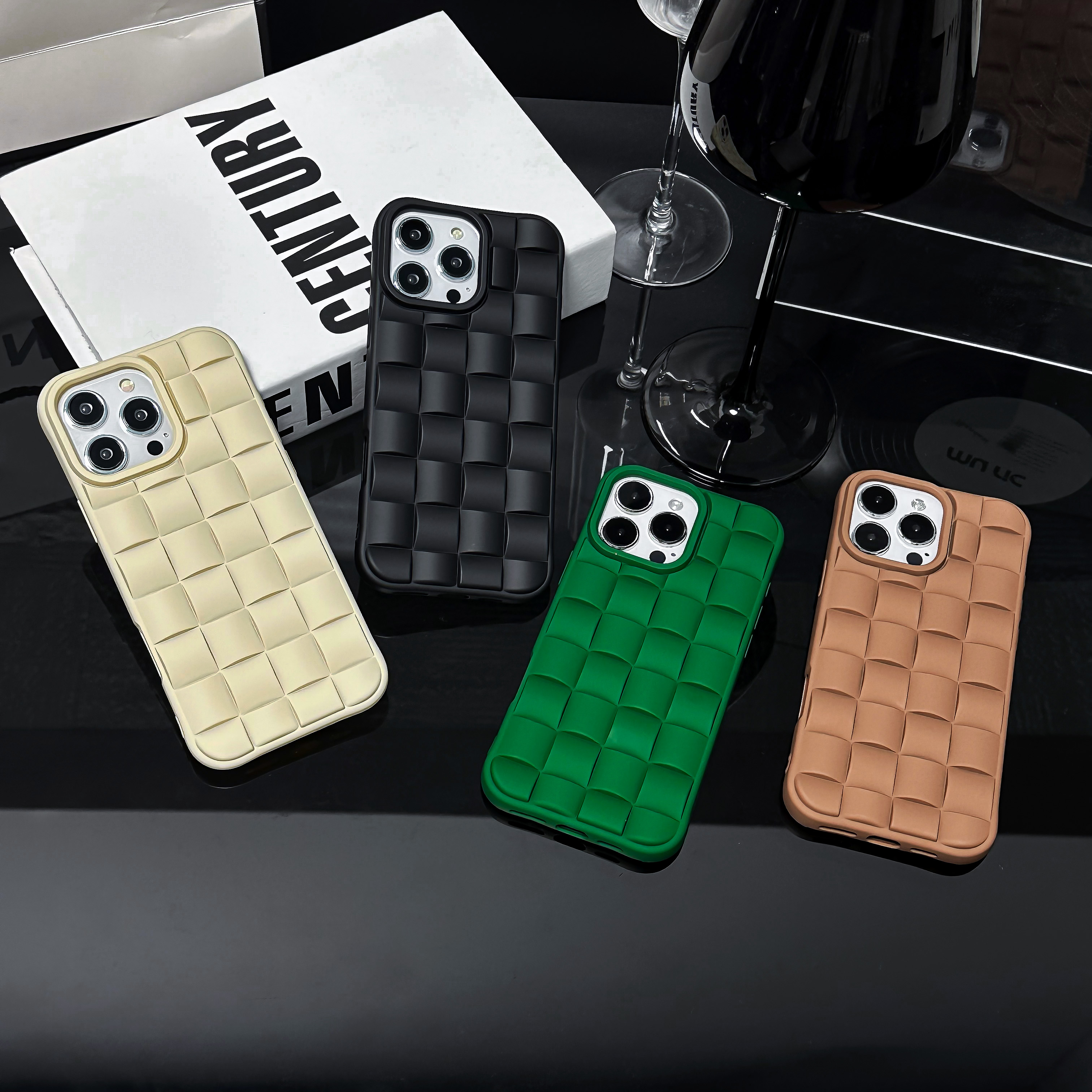 ins风黑白棕绿立体方格手机壳适用苹果17promax小众创意高级16/15
