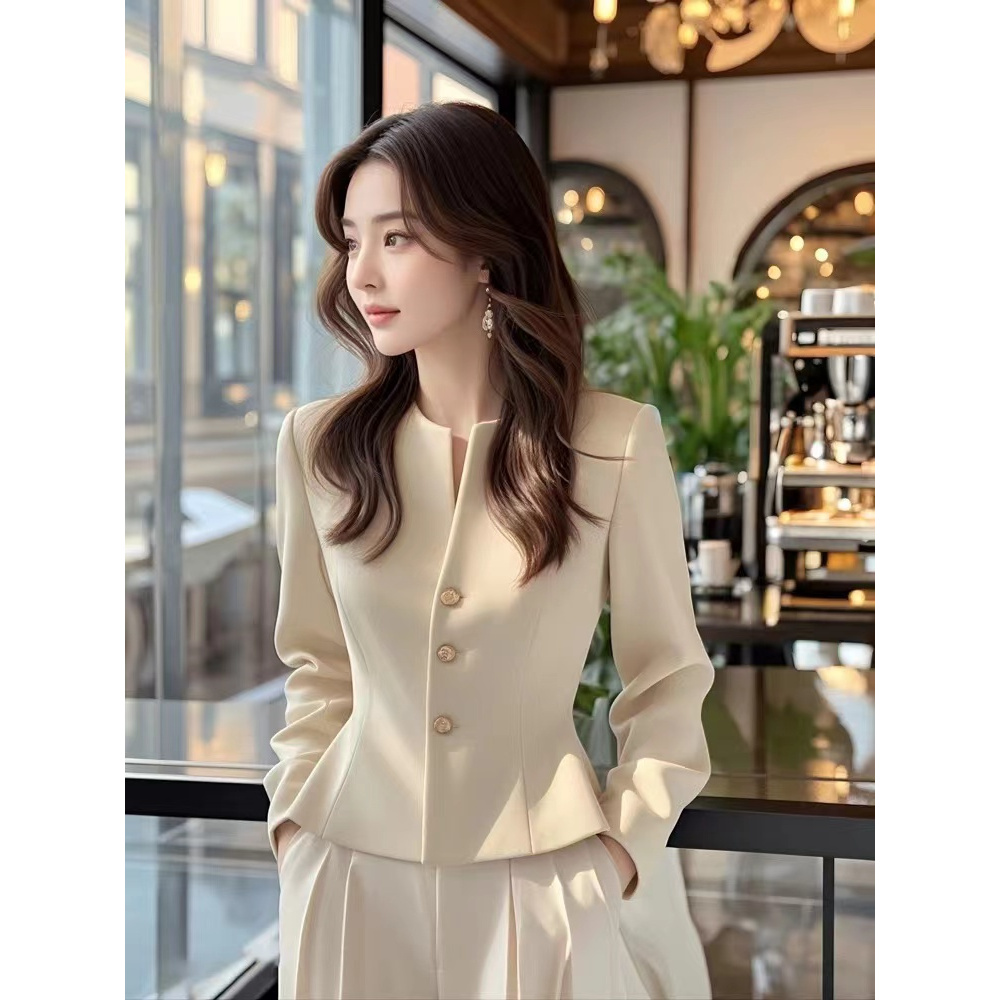 2025早秋新款小香风杏色短款外套高级感独特超好看气质收腰上衣