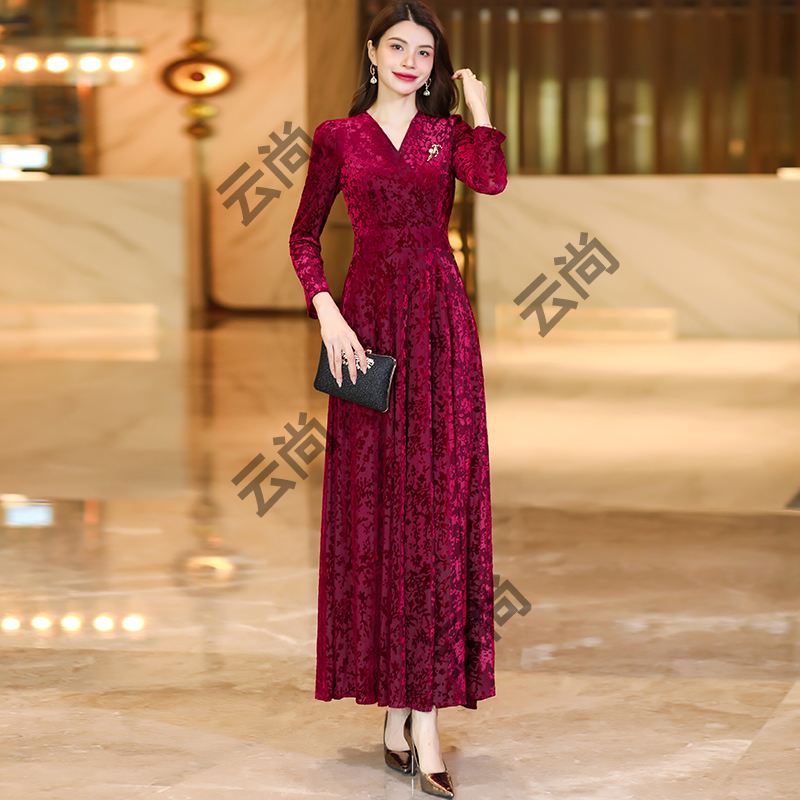酒红色提花金丝绒连衣裙女秋季新款高级感优雅气质修身长裙0858