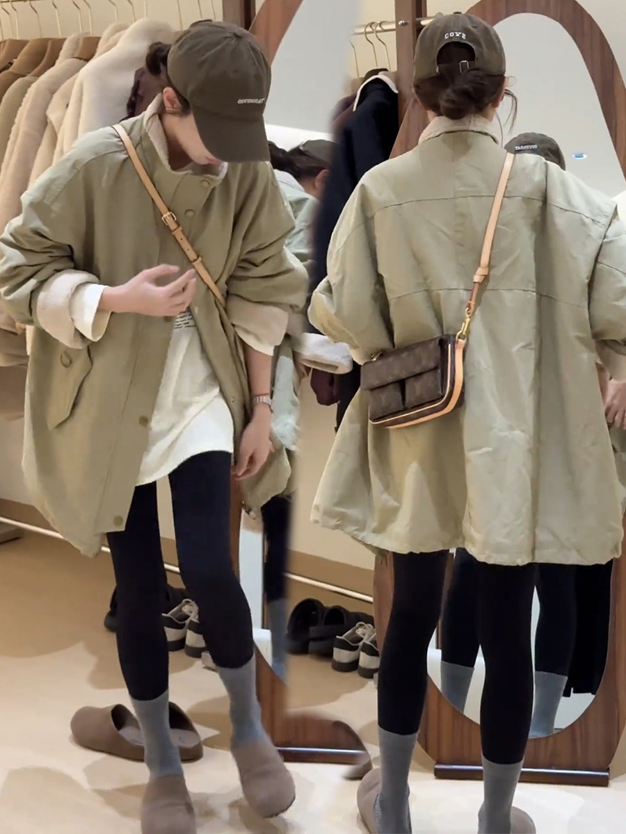 2024冬休闲宽松显瘦工装立领中长款大版羊羔毛内里加厚保暖女外套