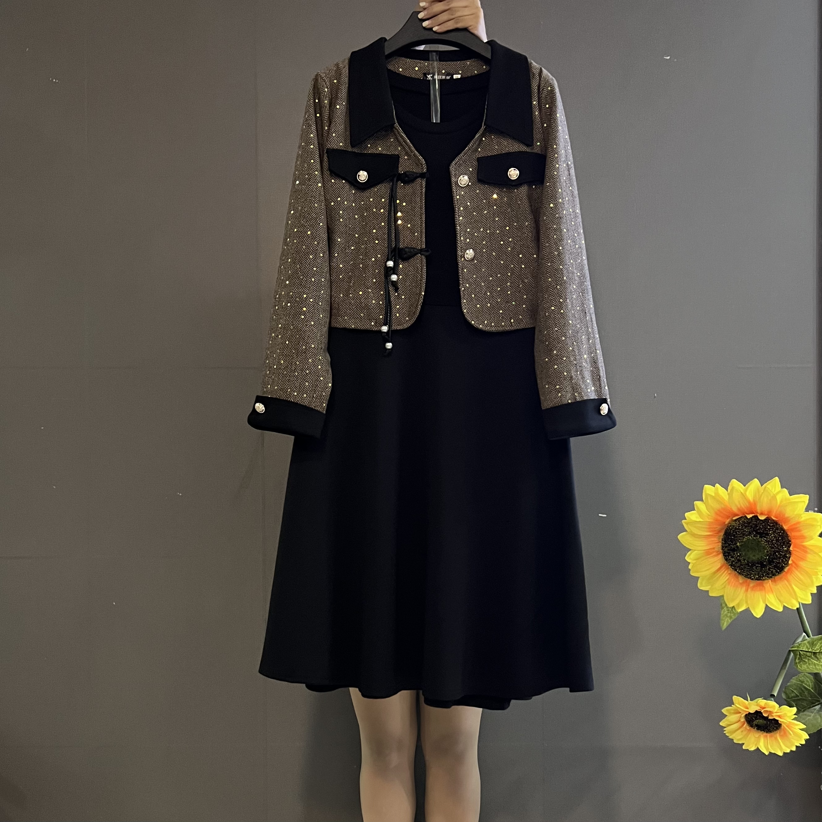 2025新款时尚气质小香风亮闪显瘦开衫外套➕长袖打底裙两件套