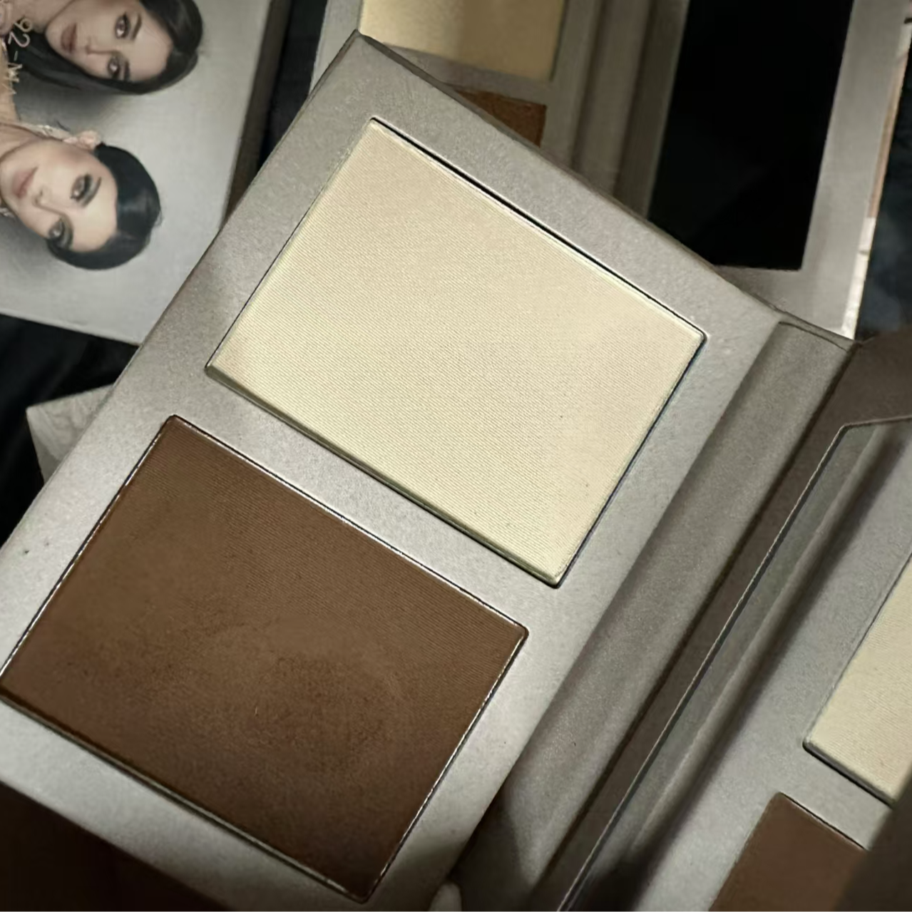 修容持久便携修饰侧影