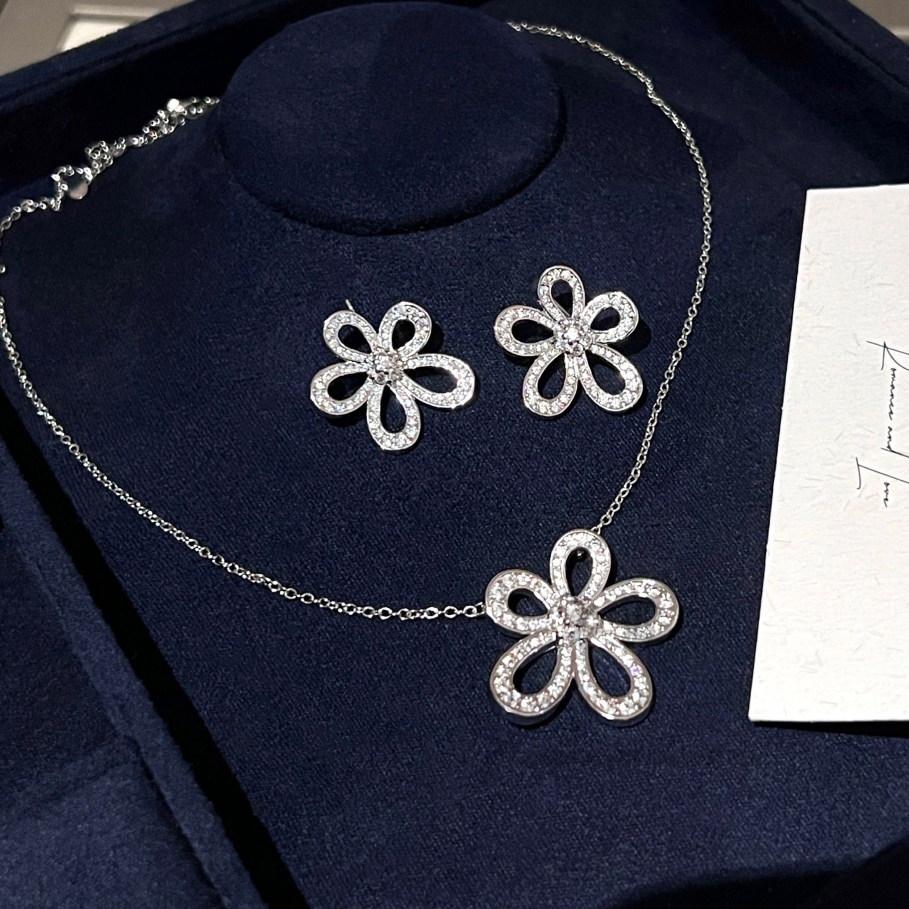 铜合金合成锆石耳饰 满钻镂空大花朵耳钉2025新款耳环闪钻爆闪女