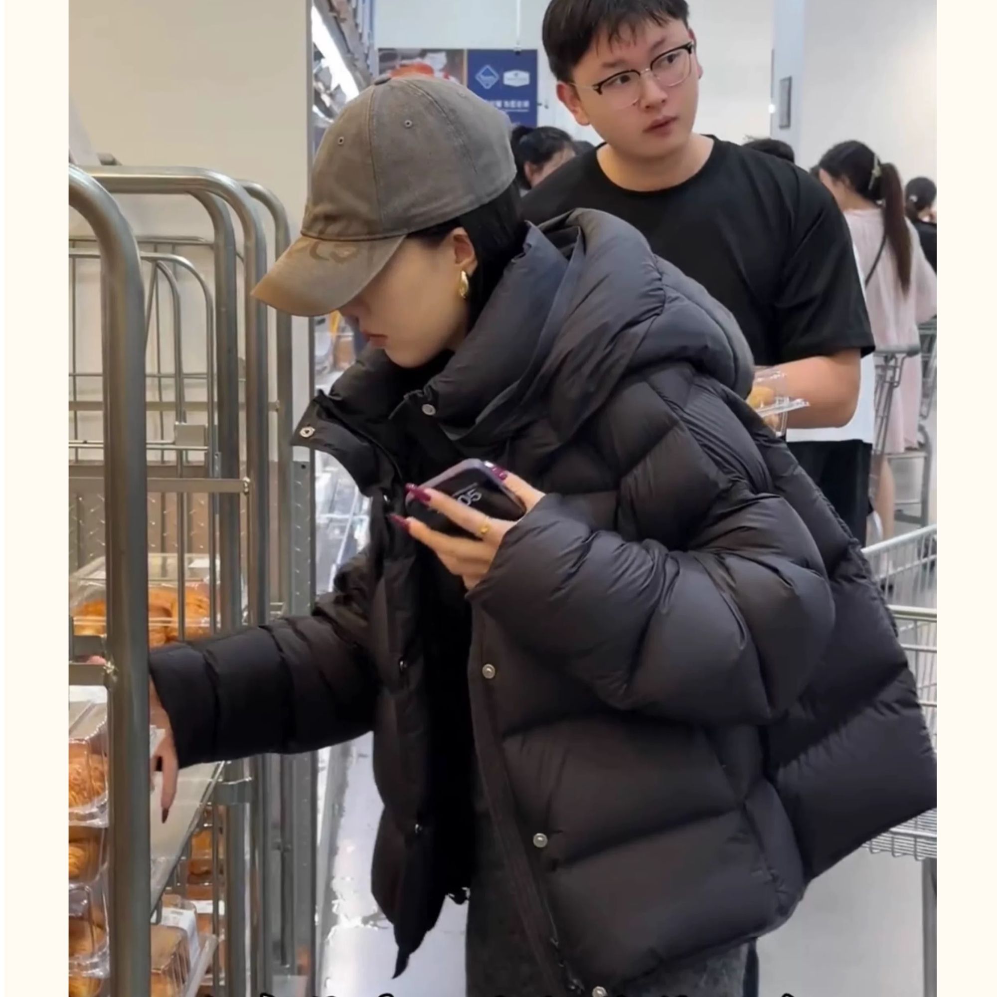 显瘦云朵泡芙蓬松连帽羽绒服女冬季加厚短款白鸭绒肯豆面包服外套