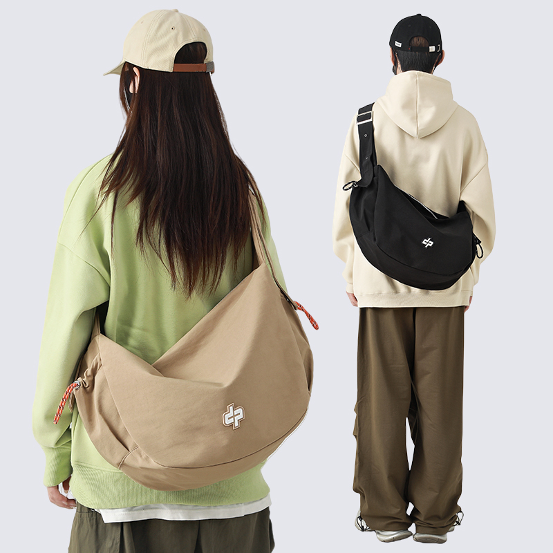 花少同款原创运动斜挎包男潮牌旅行包单肩饺子包女通勤背包单肩包