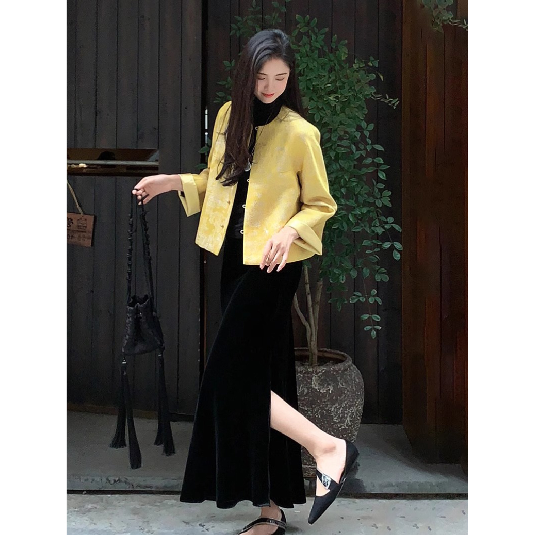 今年流行时尚新中式国风唐装盘扣黄色外套半身裙两件套装2024秋季