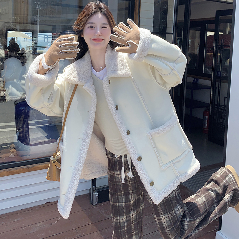 米白色羊羔毛厚外套女冬季2024新款今年流行爆款加绒保暖皮毛一体