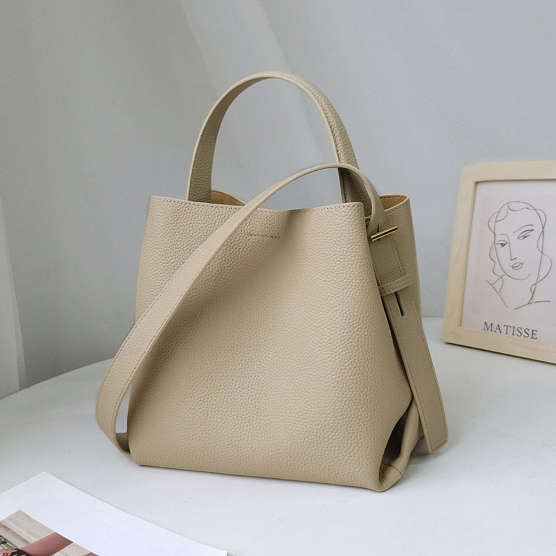 小众轻奢真皮水桶包新款百搭软皮牛皮时尚休闲百搭单肩手提斜挎包