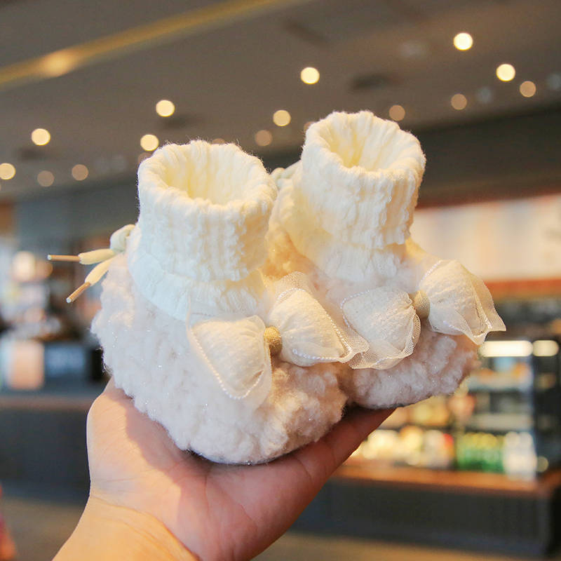 婴儿鞋子秋冬季0-12个月男女宝宝新款软底加绒保暖防滑步前鞋