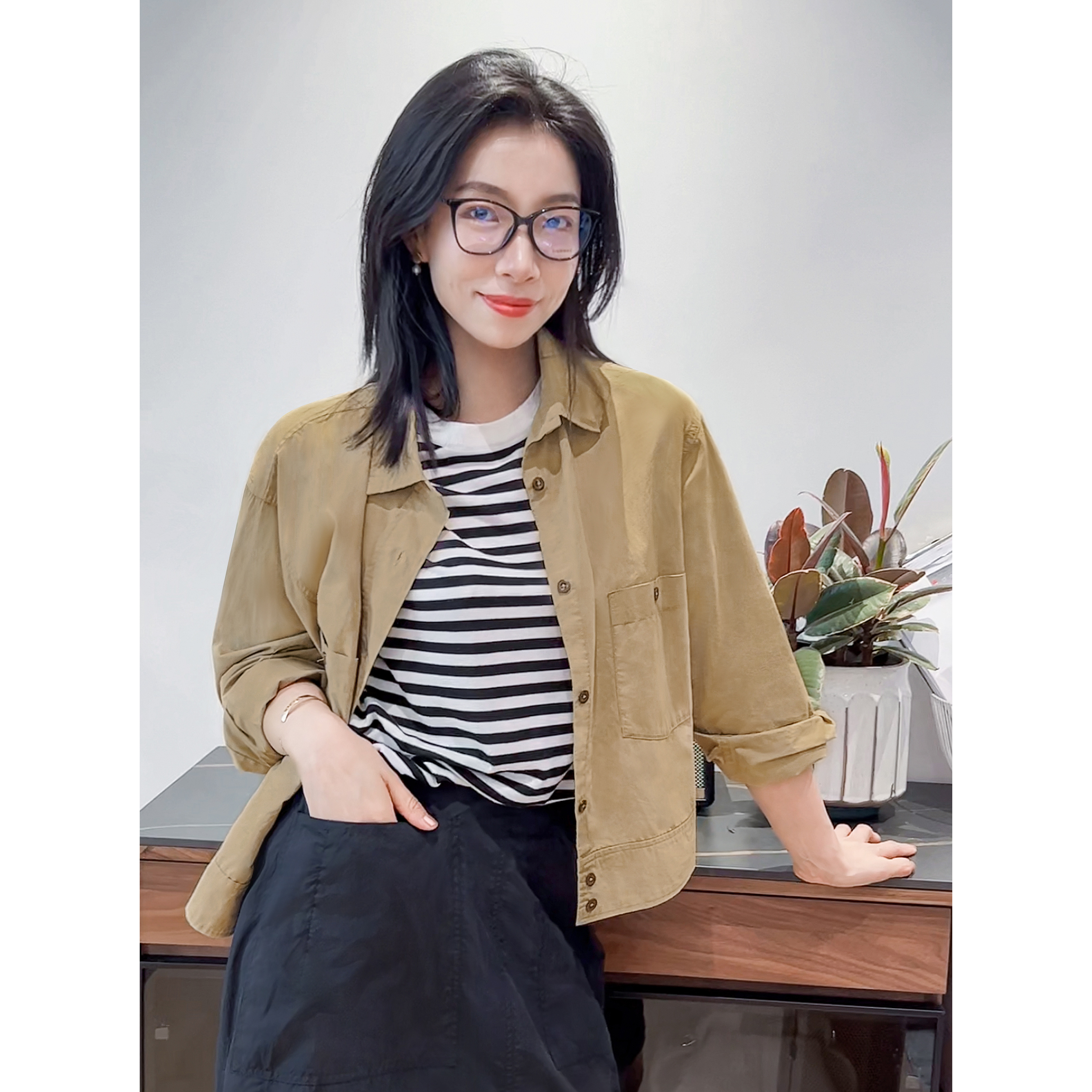 【Rumi时装】 “封面” 短款纯色宽松夏季棉衬衣长袖外套推荐3326cs