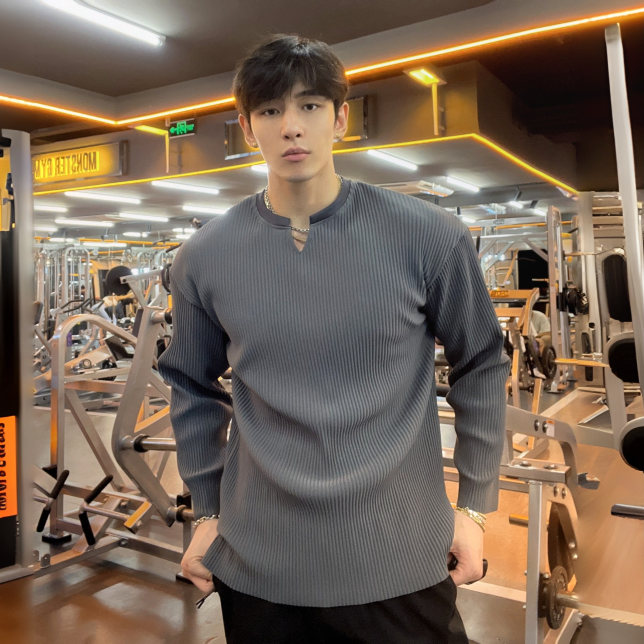 秋冬V领褶皱宽松长袖男士纯色垂感运动休闲百搭T恤健身打底衫上衣