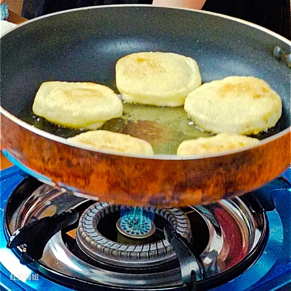 湖北红安特产手工绿豆粑绿豆糍粑咸香软糯配料只有糯米绿豆