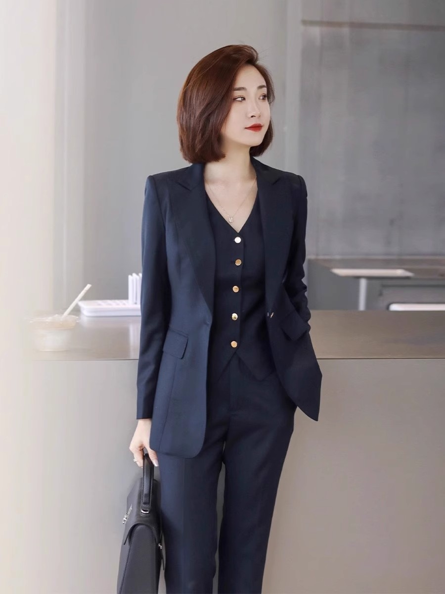 时尚气质高级韩版小西装盐系穿搭三件套马甲喇叭裤职场西服套装女