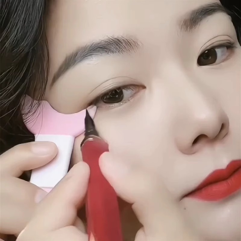 新手眼妆辅助器多功能画眼线眼影涂睫毛膏画卧蚕月牙挡板神器工具