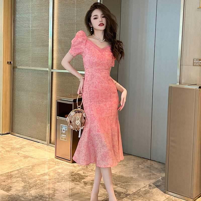 轻奢通勤夏季亮色新款显高显瘦气质V领高贵重工连衣裙10290