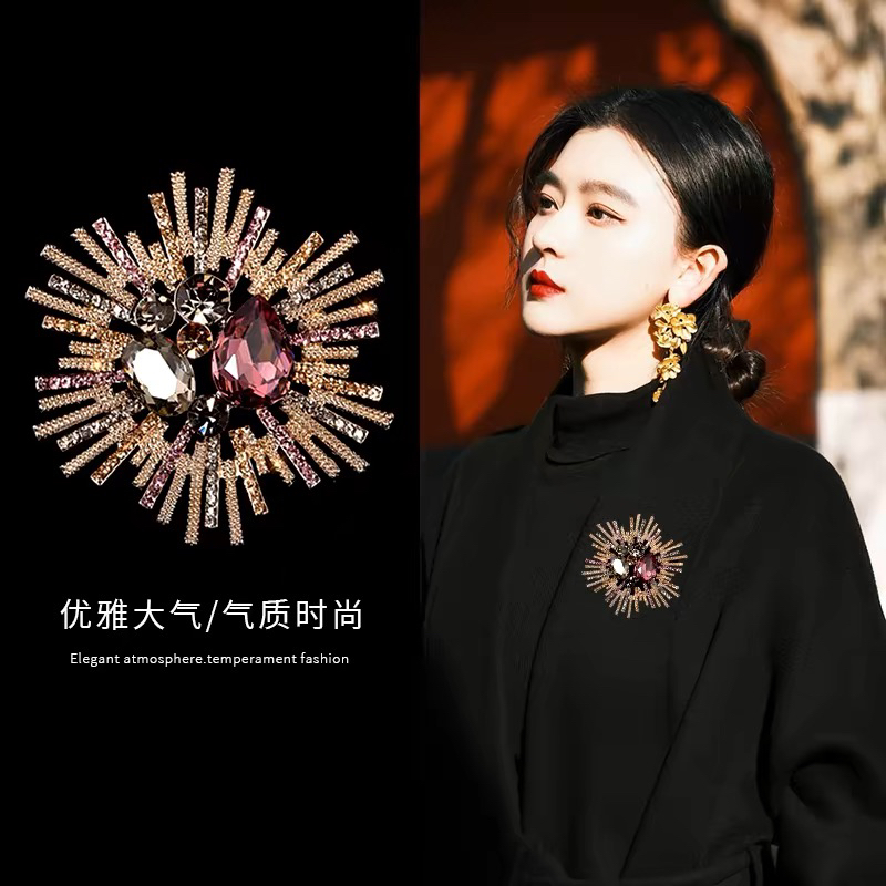 铜合金合成锆石胸针 高档水晶胸针配饰经典款巴洛克大宝石胸花