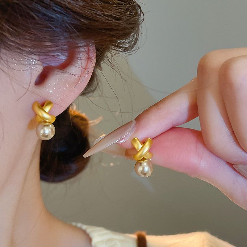 铜合金耳饰 金色交叉香槟珠珠耳钉女新款小众高级感耳环百搭耳饰