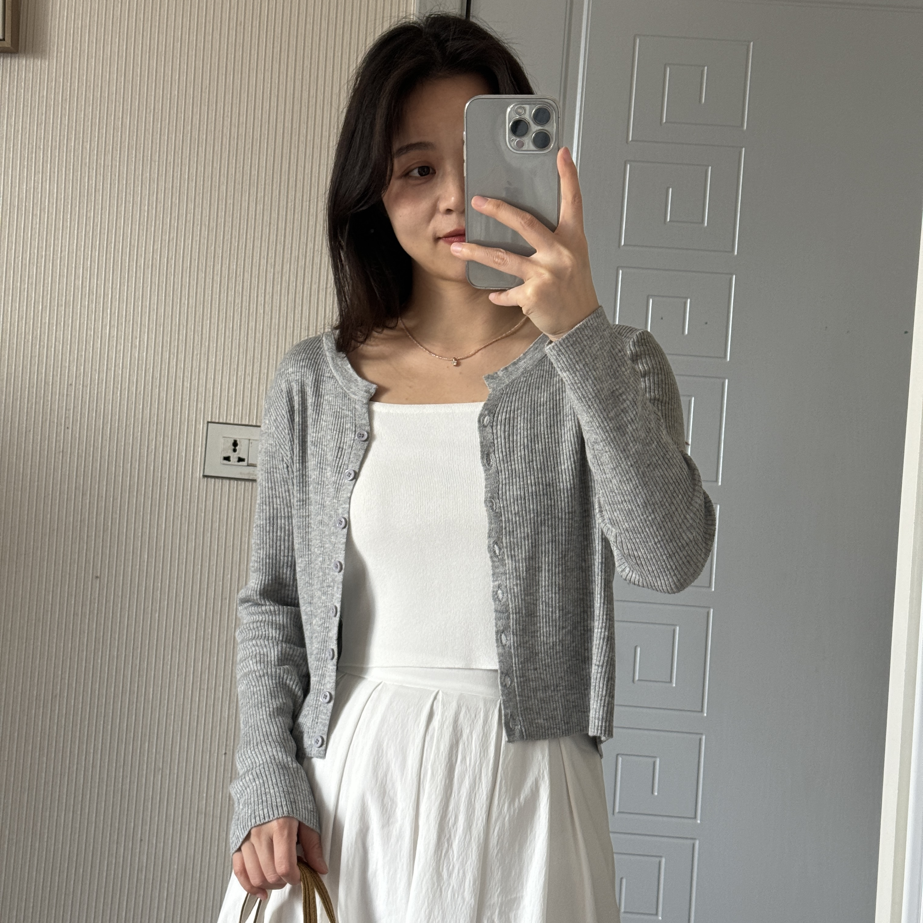 春季新款纯色圆领小个子短款长袖显瘦百搭修身纯色开衫针织上衣女