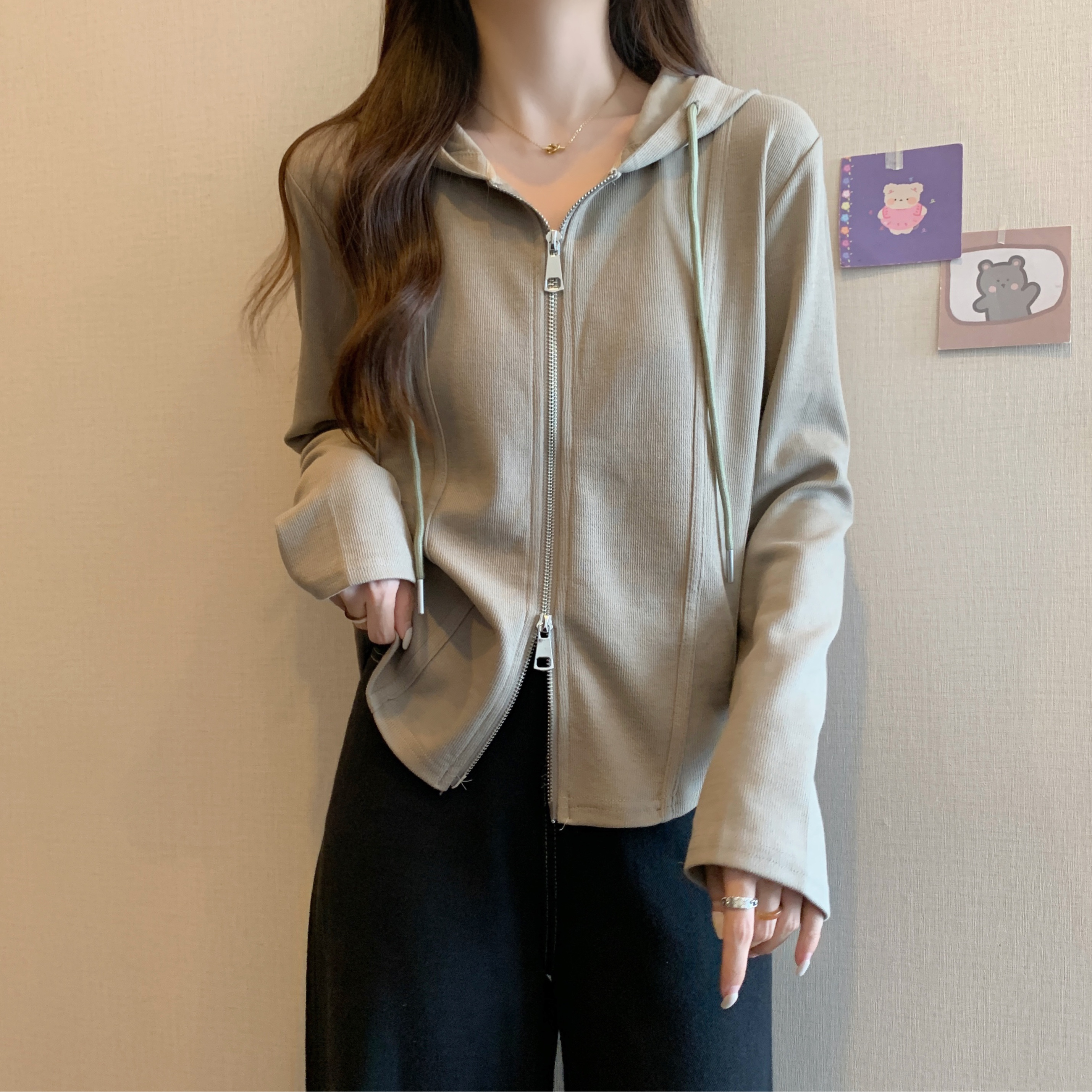 早秋哺乳期辣妈外出潮装时尚喂奶上衣连帽休闲开衫显瘦鱼骨长袖潮