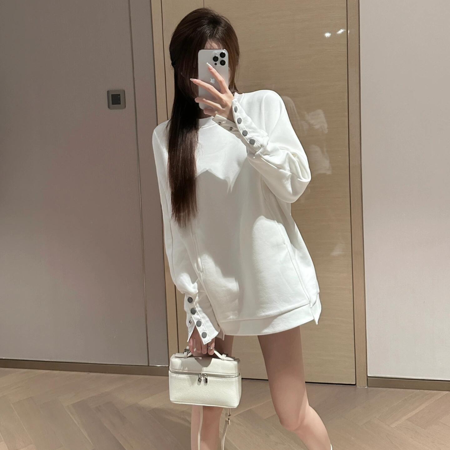 慵懒风宽松套头白色卫衣女春季2025新款高级感纽扣休闲长袖上衣潮