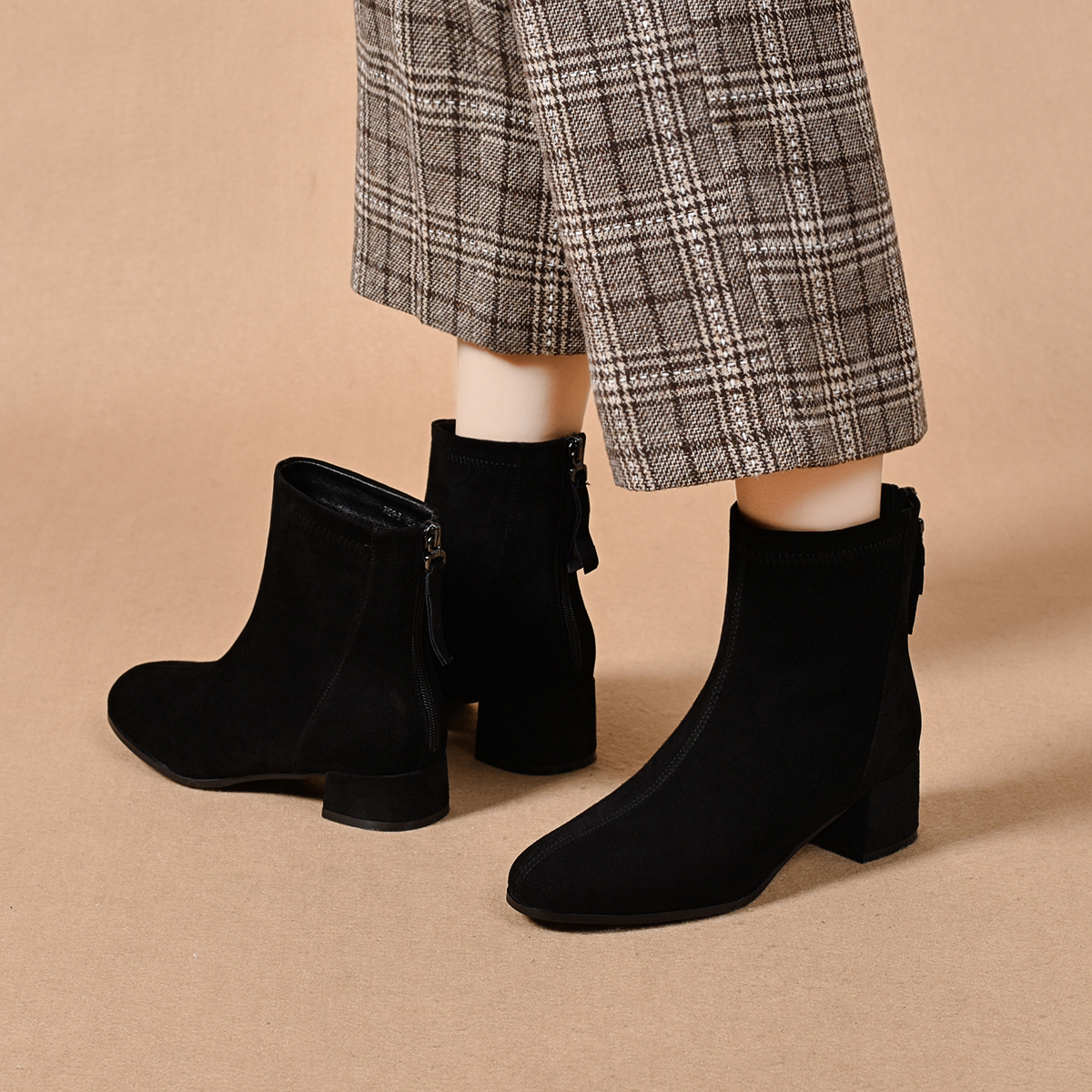 羊皮小短靴瘦瘦靴女2025年秋冬新款裸靴粗跟圆头绒面真皮磨砂单靴