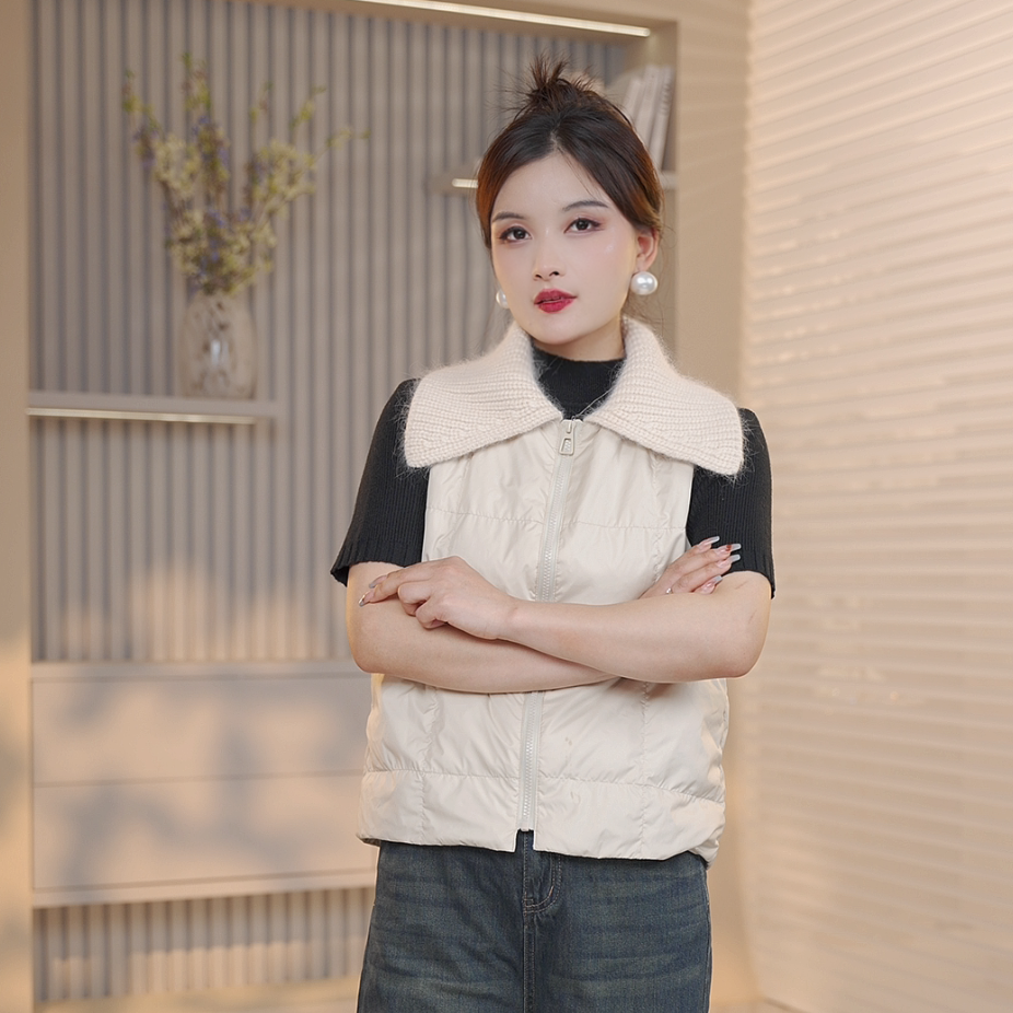 简约白色针织毛领贴身白鸭绒女士马甲时尚百搭翻领保暖短款马夹