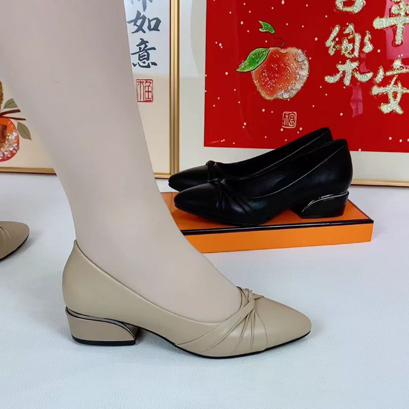 春秋季新款精致时尚软底低跟跟鞋女士妈妈鞋子鞋女士新款单鞋