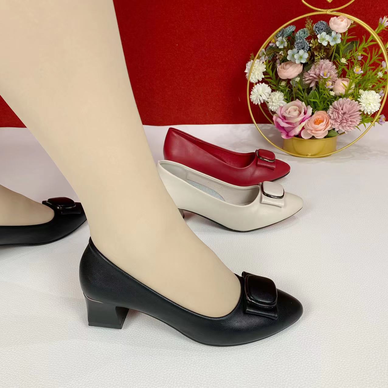 春秋新款精致低跟时尚浅口圆头女鞋舒适女士妈妈鞋防滑单鞋