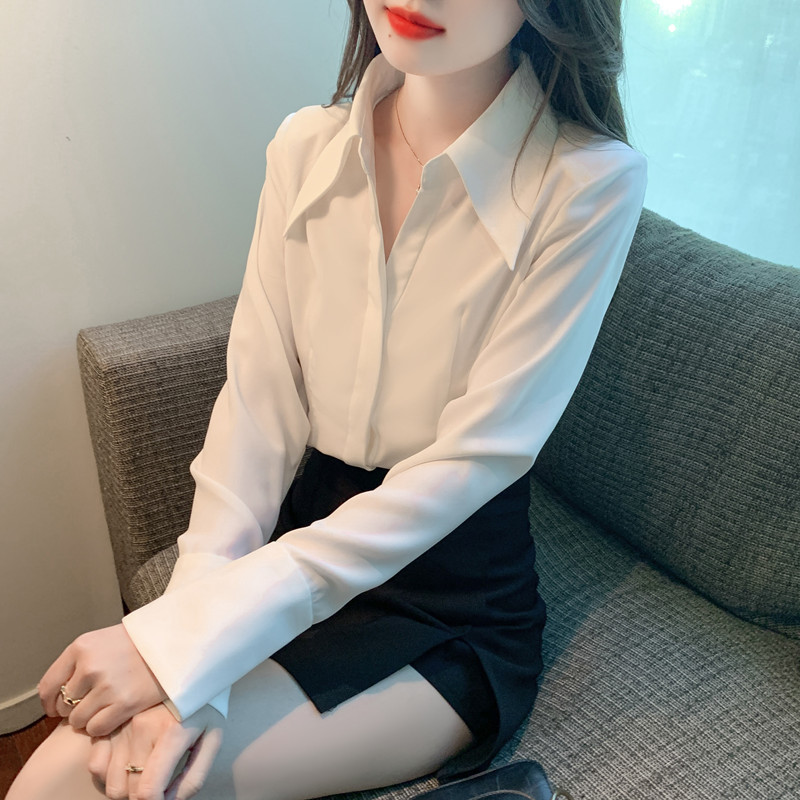 2025春季新款尖领喇叭袖抗皱衬衫女设计感小众百搭气质上衣洋气