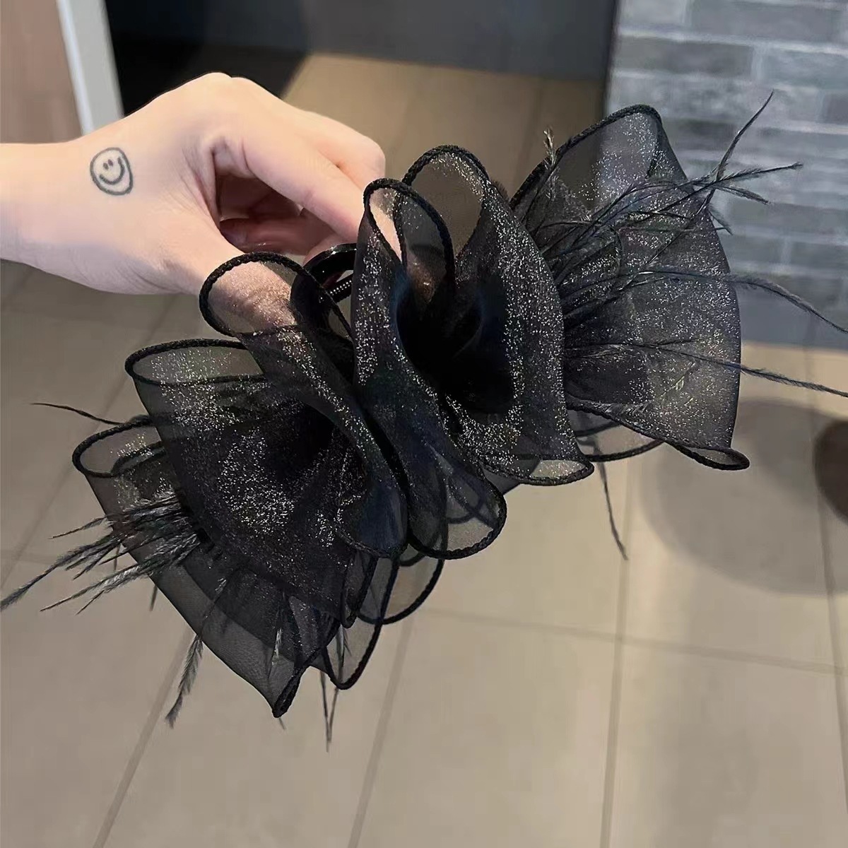新款高颜值气质羽毛发夹鲨鱼夹泡泡纱抓夹头饰大号发饰女抓夹