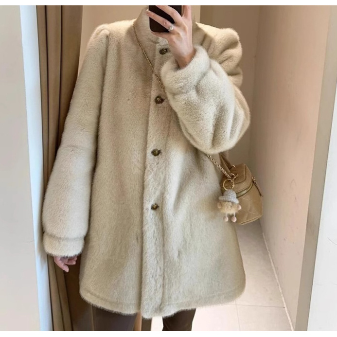 2025新款今年流行爆款冬装韩系穿搭高级感休闲百搭灰白色毛绒外套