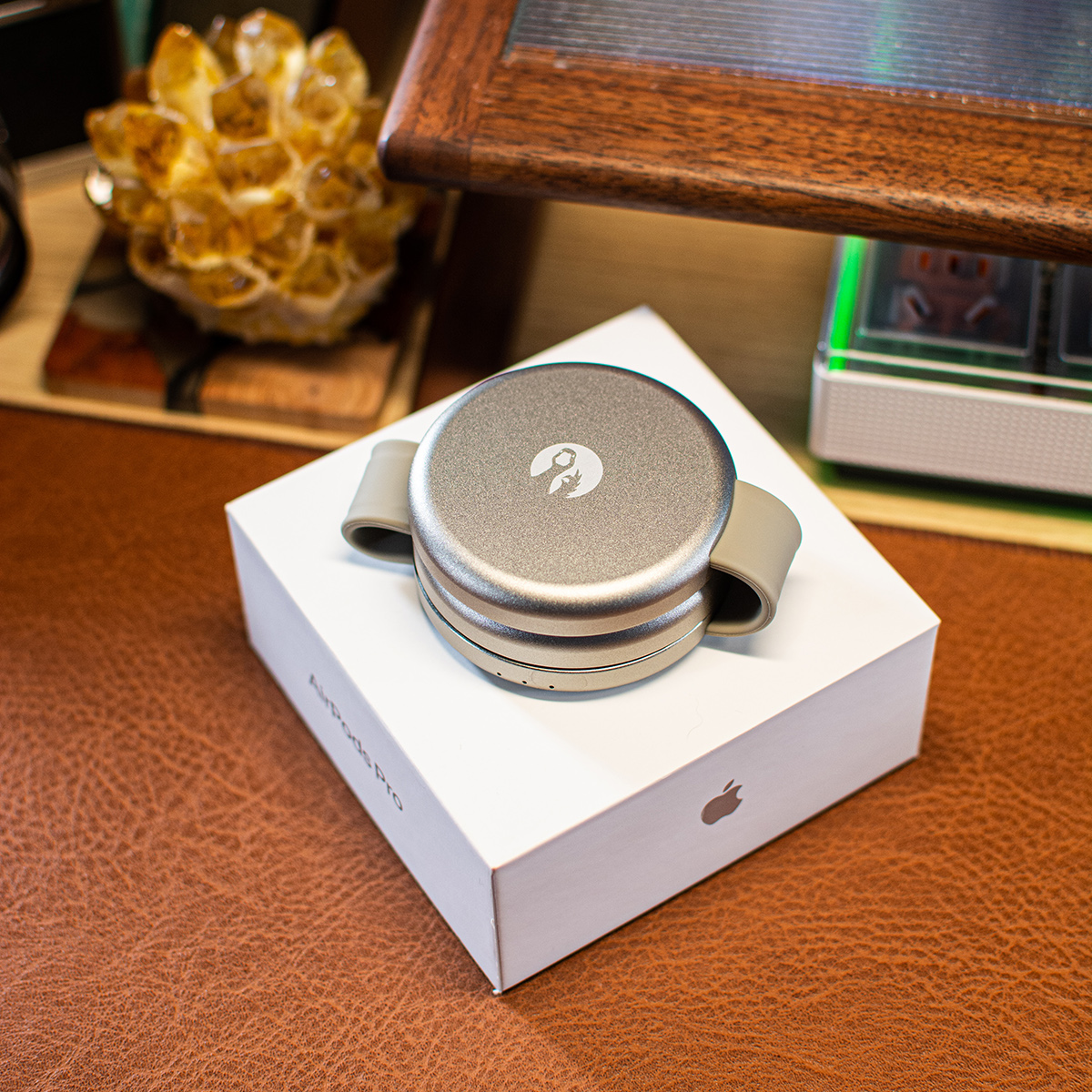 向鹅三合一Qi2无线充电便携适用苹果17pro手表iwatch耳机磁吸折叠