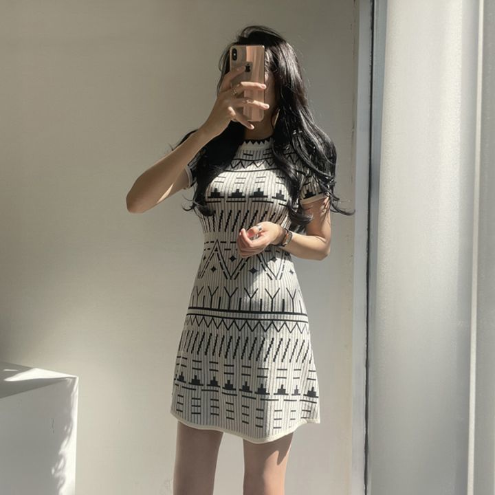 新款法式穿搭圆领修身显瘦气质复古连衣裙女面料柔软针织连衣裙子