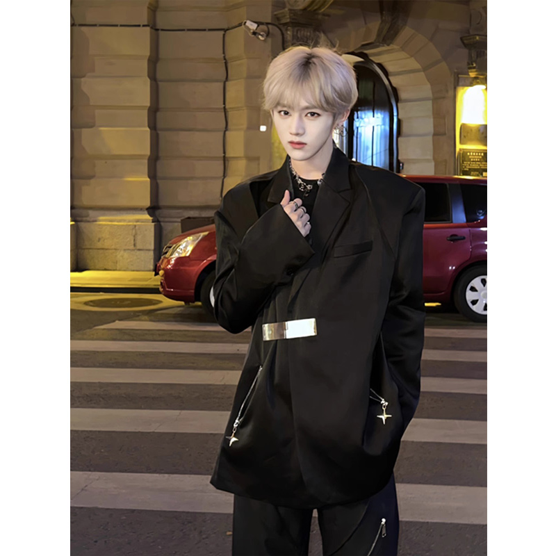 美式复古垫肩西装外套男生春季发型师高级感穿搭金属卡扣黑色西服