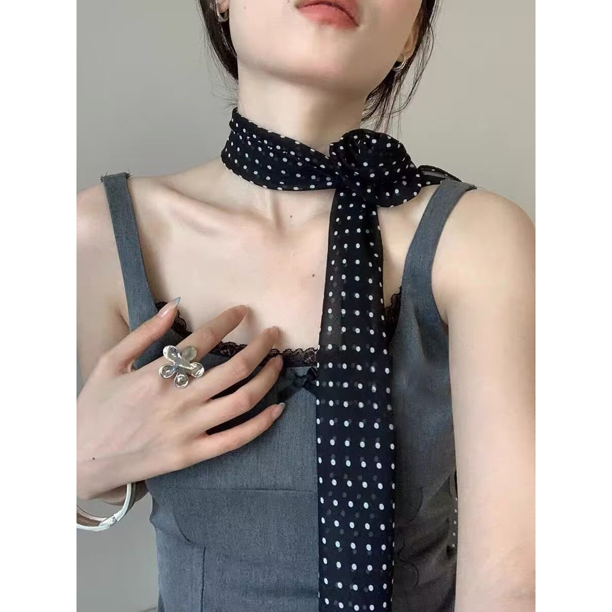 长条波点丝巾女春夏新款百搭玫瑰花围脖飘带细窄高级感洋气时尚