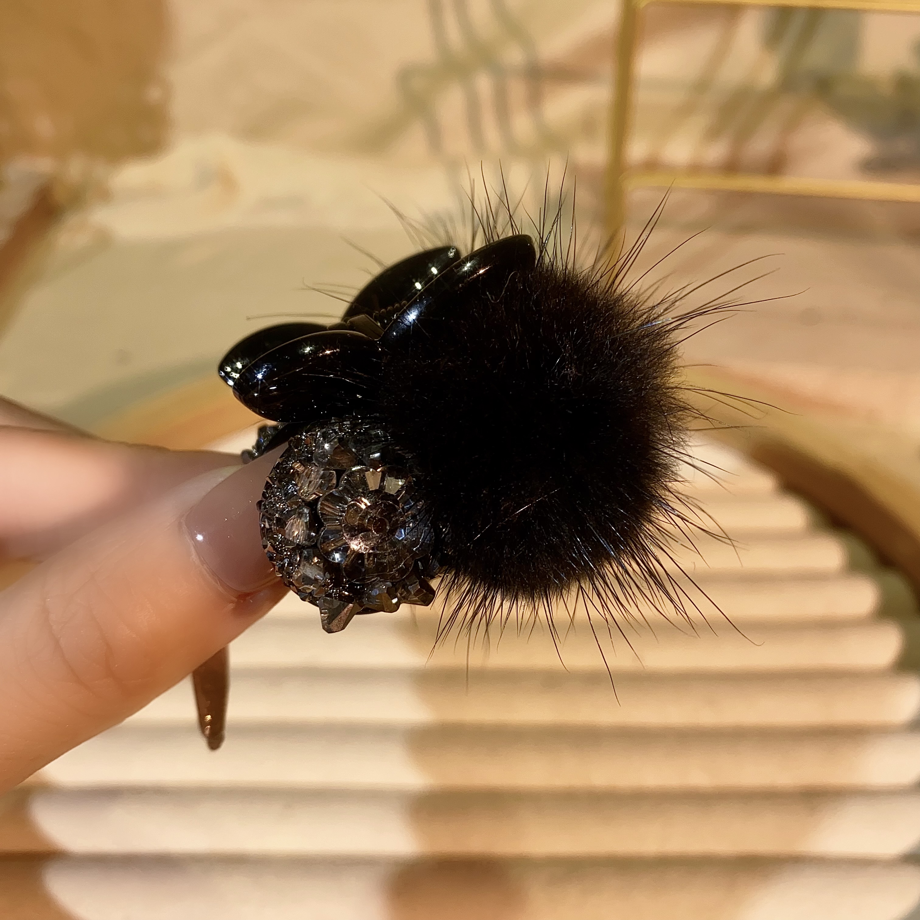 秋冬新款毛毛抓夹轻奢樱桃小发夹高马尾后脑勺半抓毛球刘海夹头饰