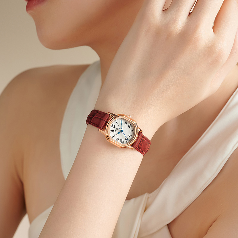 聚利时2025年新款高颜值复古防水官网正品简约罗马刻度皮带手表