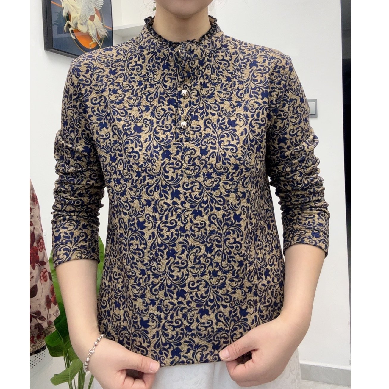 秋冬季新款加绒一体绒中老年女士小衫妈妈上衣百搭洋气显瘦上衣